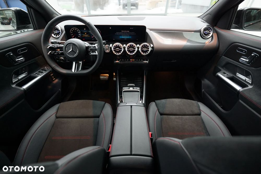 Mercedes-Benz GLA 200 d 4-Matic AMG Line - 12