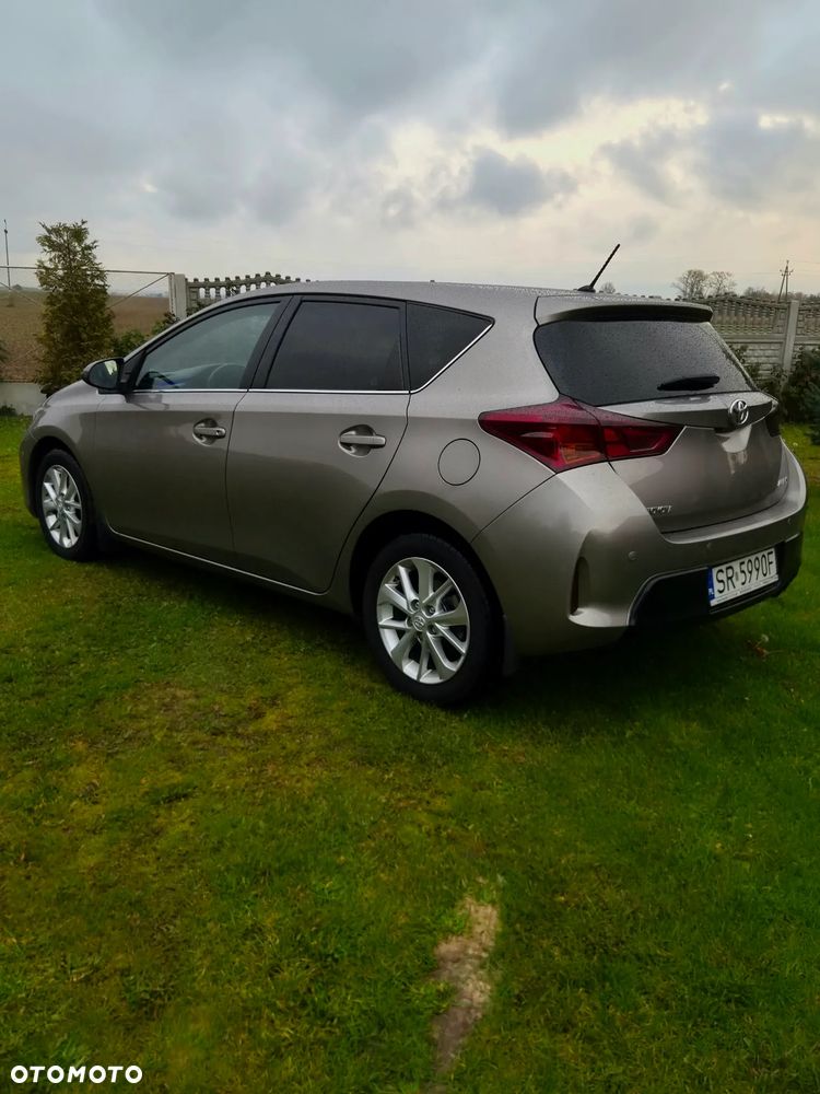 Toyota Auris 2013 photo 4