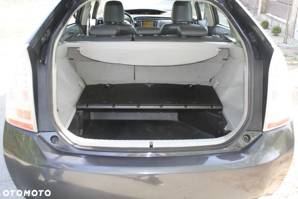 Toyota Prius (Hybrid) Executive - 19