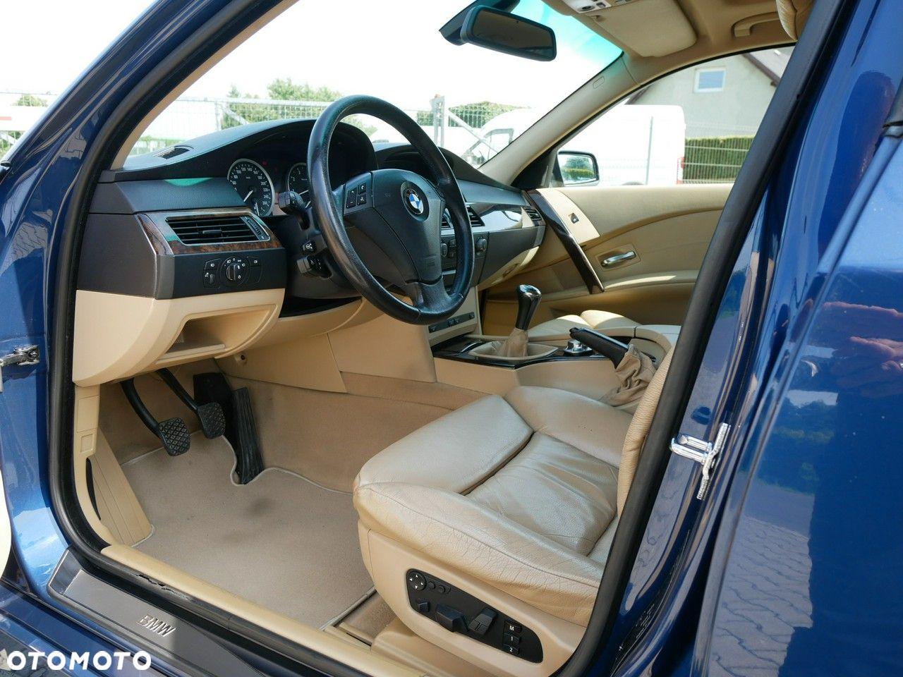 BMW Seria 5 525i - 4