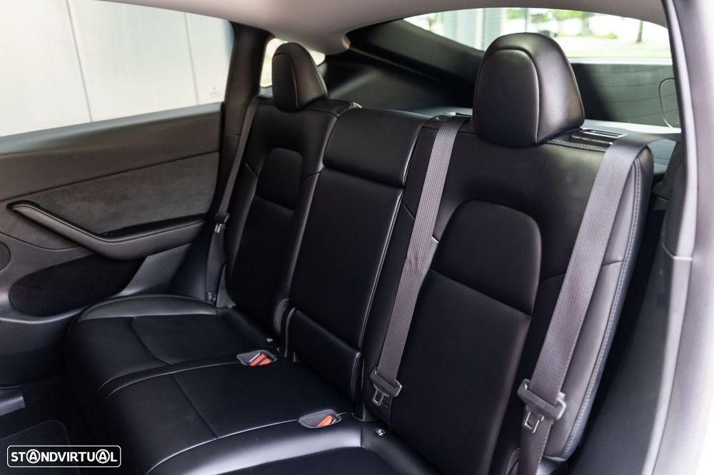 Tesla Model Y Long Range Dual Motor AWD - 29