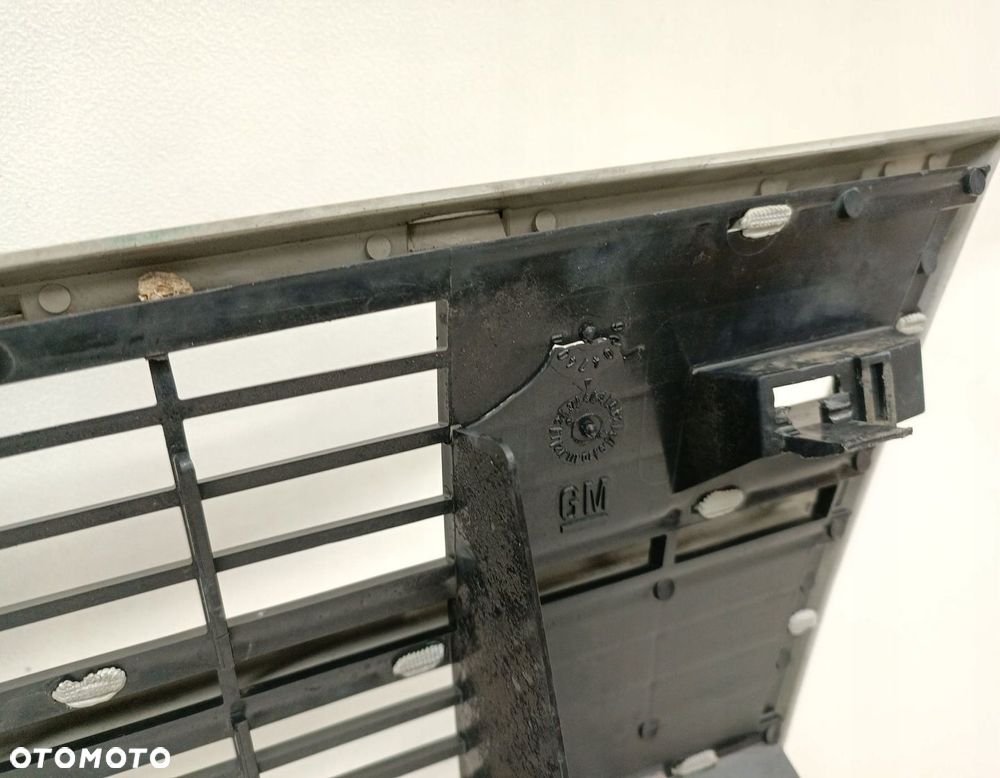 ATRAPA GRIL GRILL OPEL COMMODORE - 4