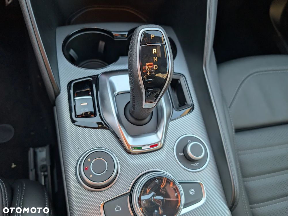 Alfa Romeo Giulia 2.0 Turbo Veloce Q4 - 18