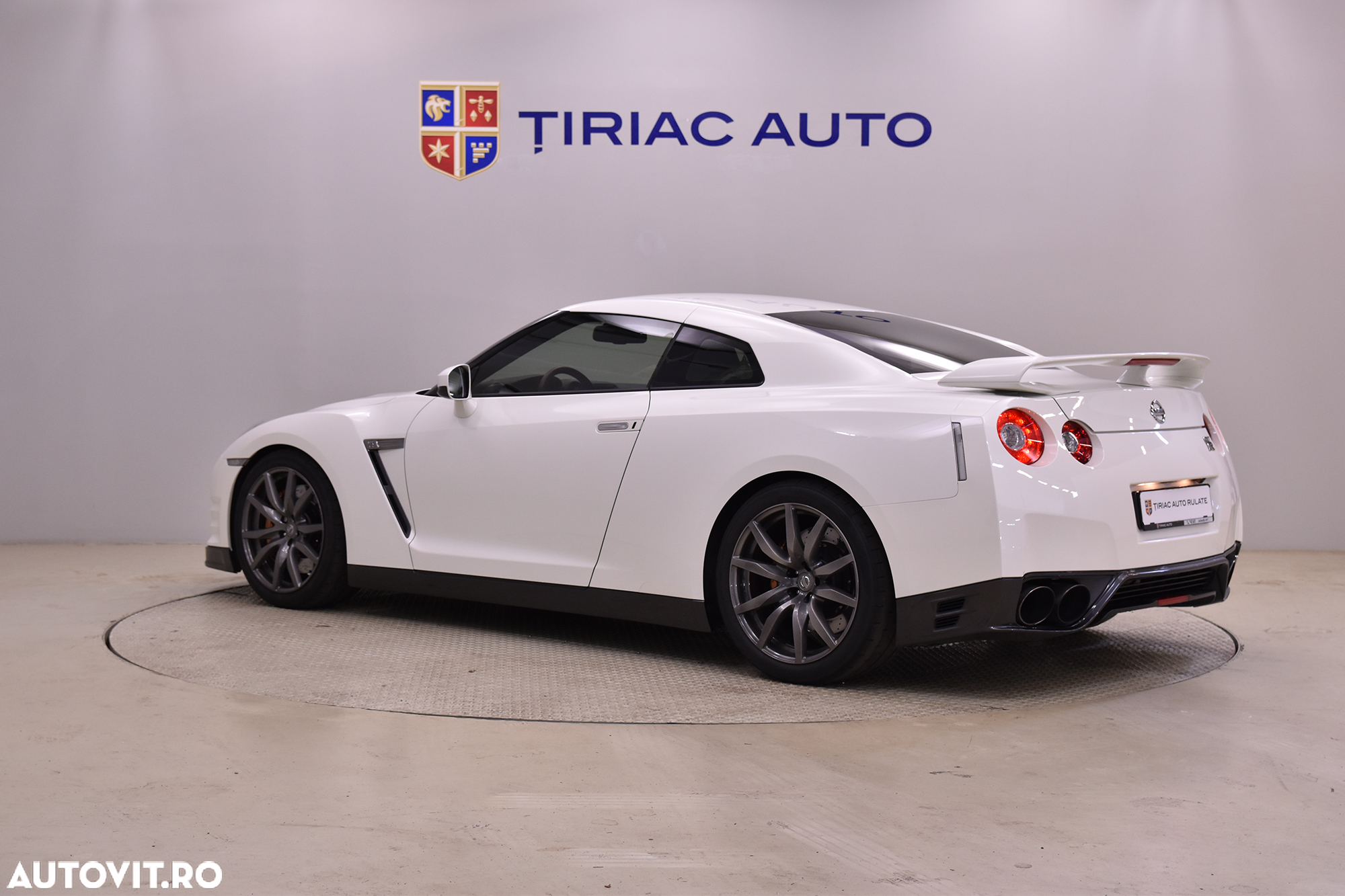 Nissan GT-R - 3
