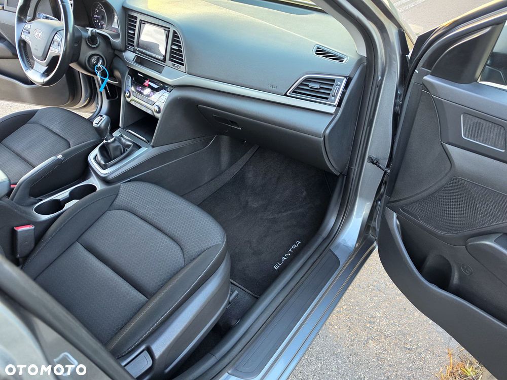 Hyundai Elantra 1.6 Comfort - 18