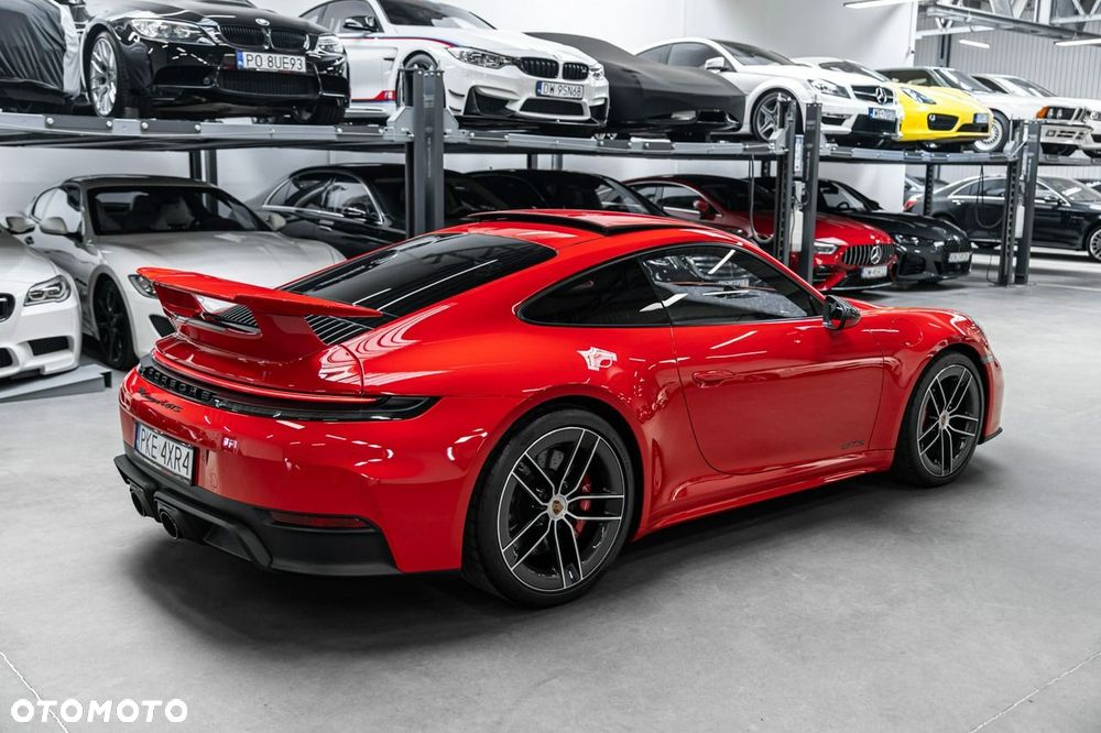 Porsche 911 Carrera 4 GTS PDK - 11