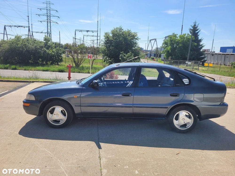 Toyota Corolla 1.6 16V GLi - 2