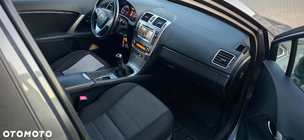 Toyota Avensis 2.0 D-4D - 14