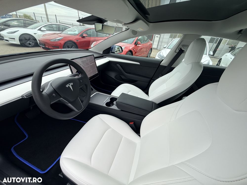 Tesla Model 3 - 12