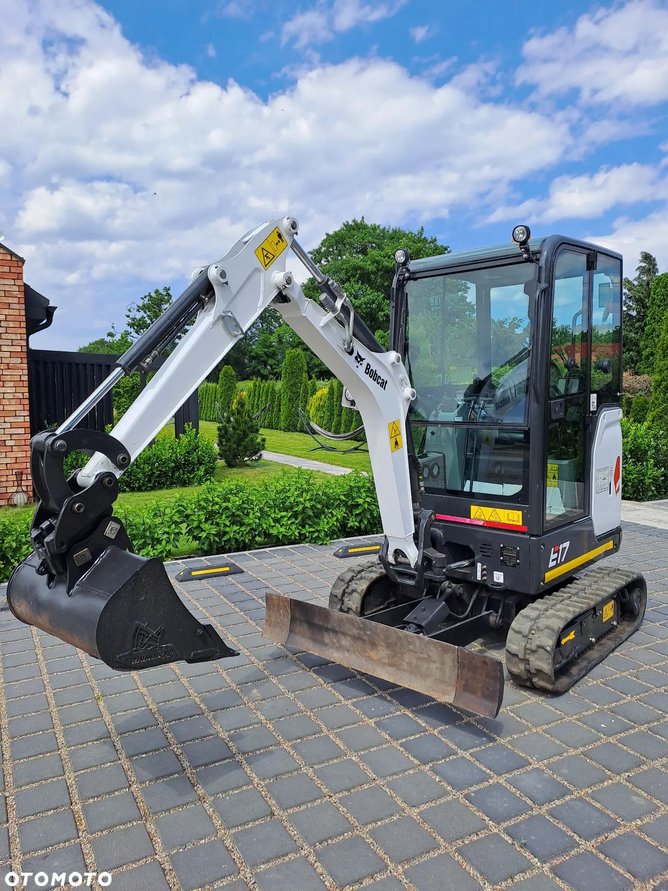 Bobcat E17 - 1