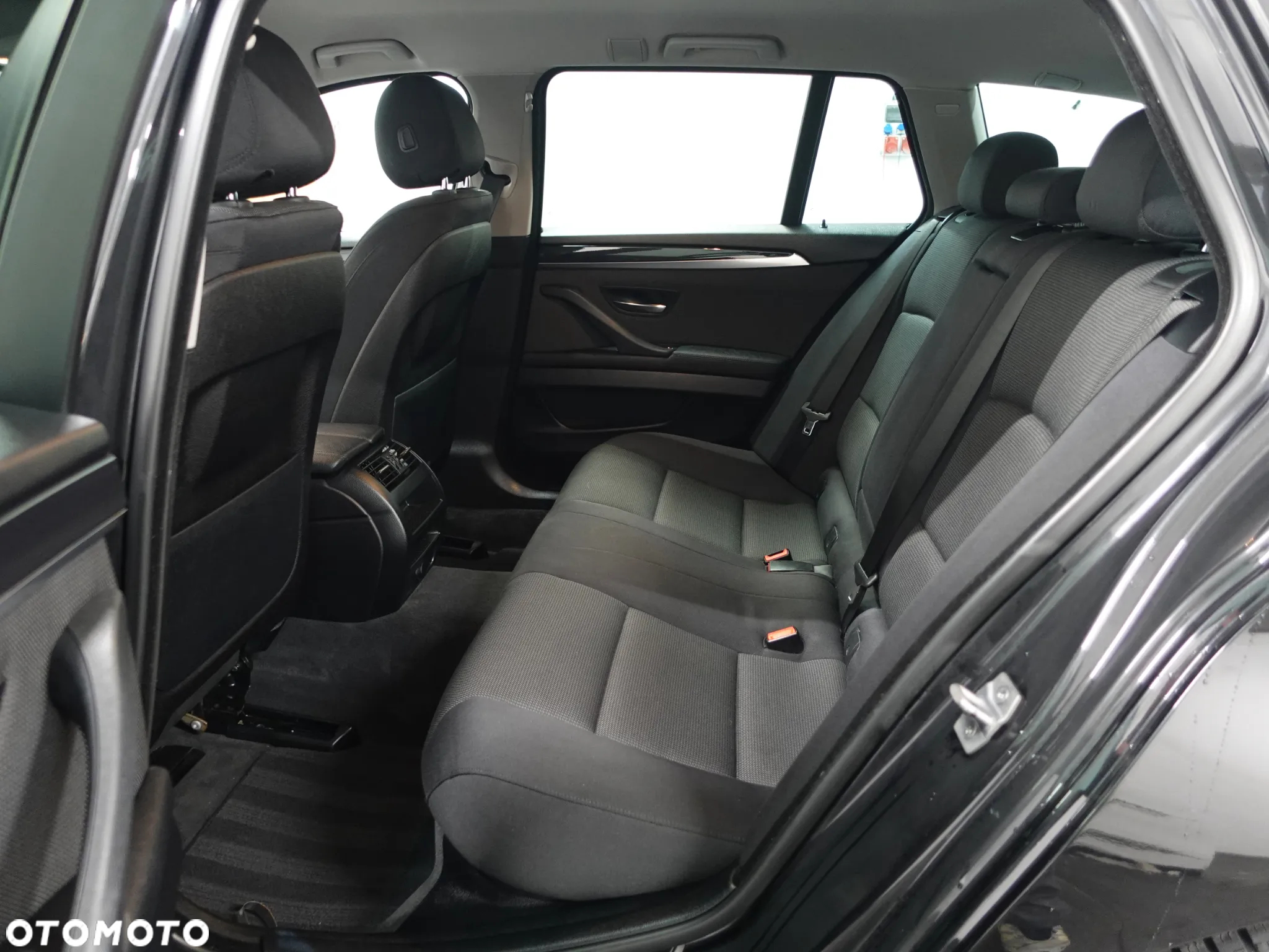 BMW Seria 5 520d xDrive Touring - 25