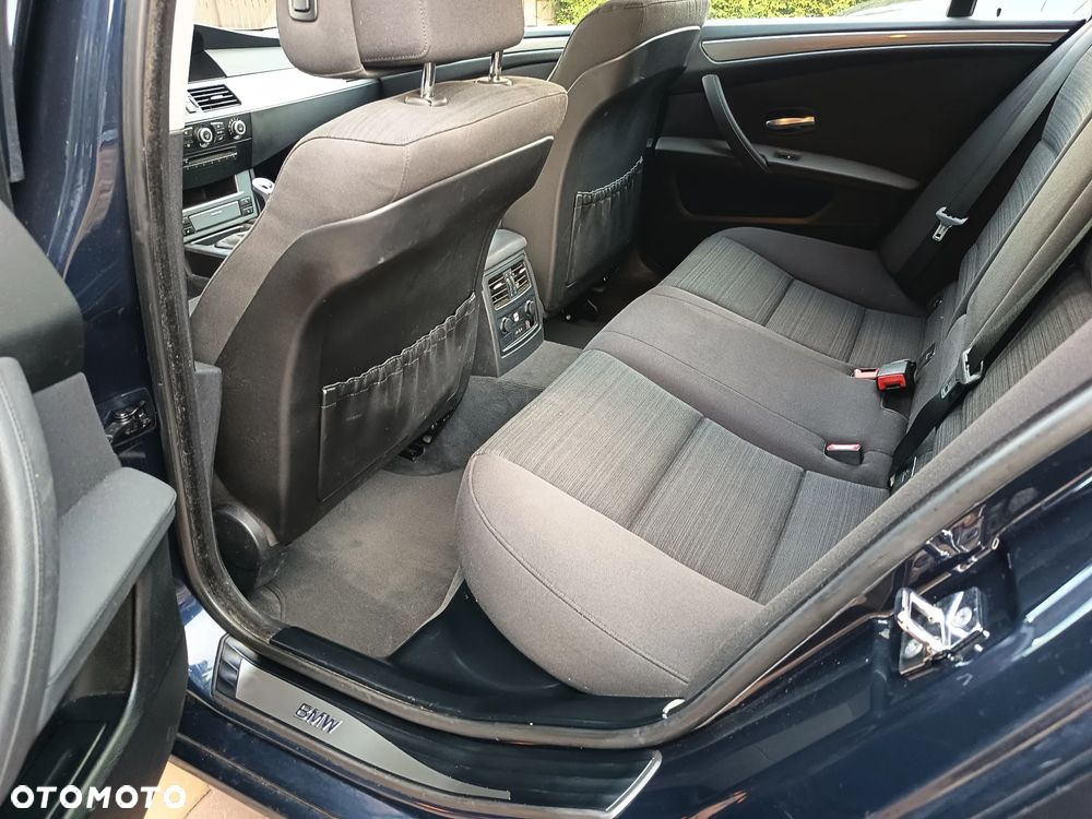 BMW Seria 5 525d - 28