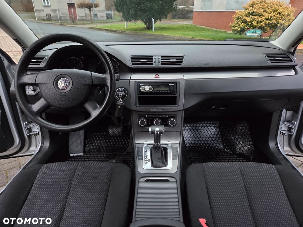 Volkswagen Passat 2.0 TDI DPF DSG Trendline - 26