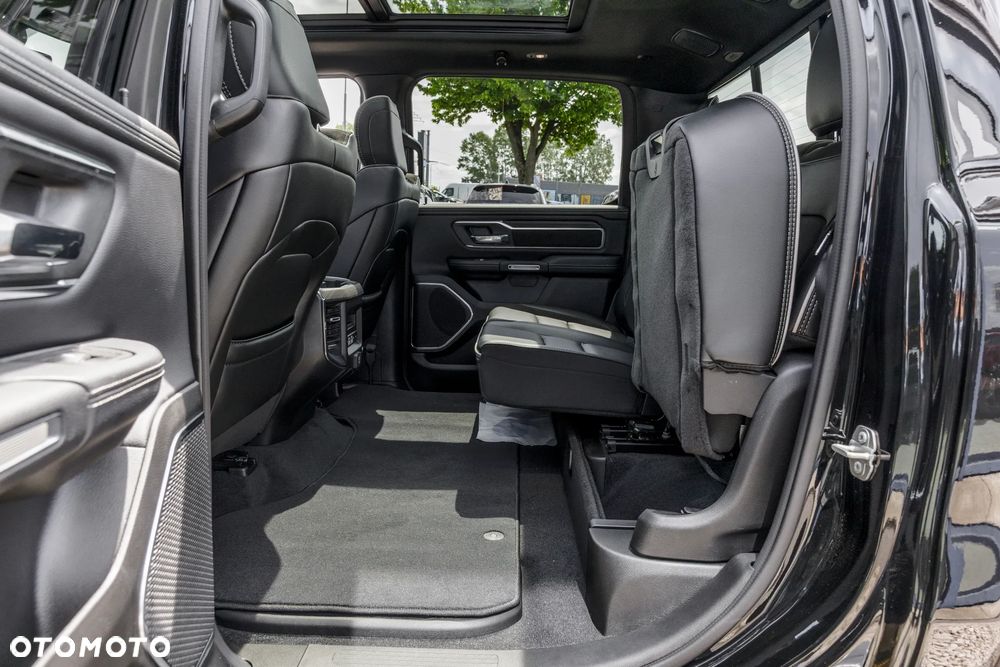 RAM 1500 Laramie Night Premium - 40