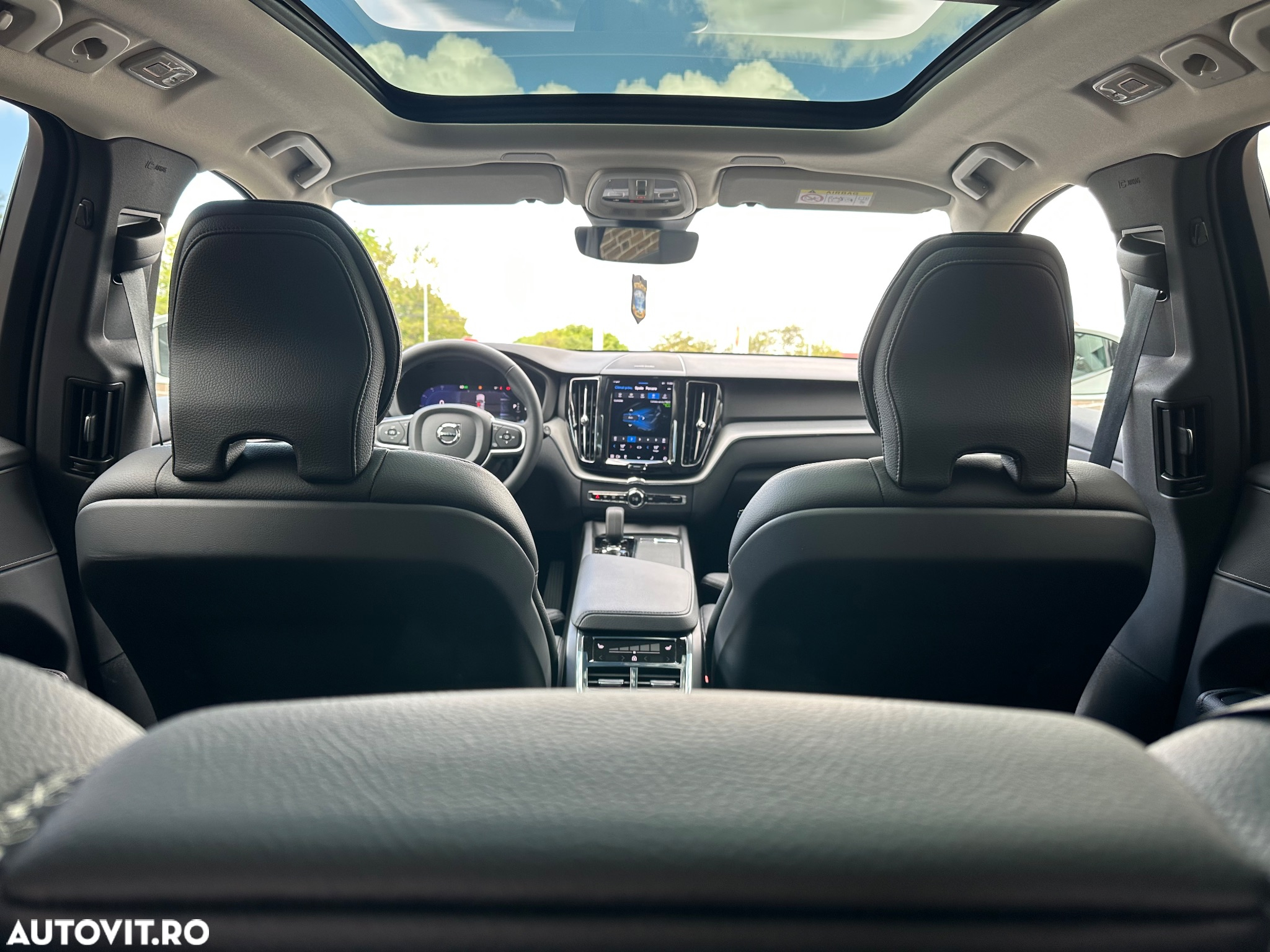 Volvo XC 60 B4 MHEV AT8 FWD Momentum Pro - 22