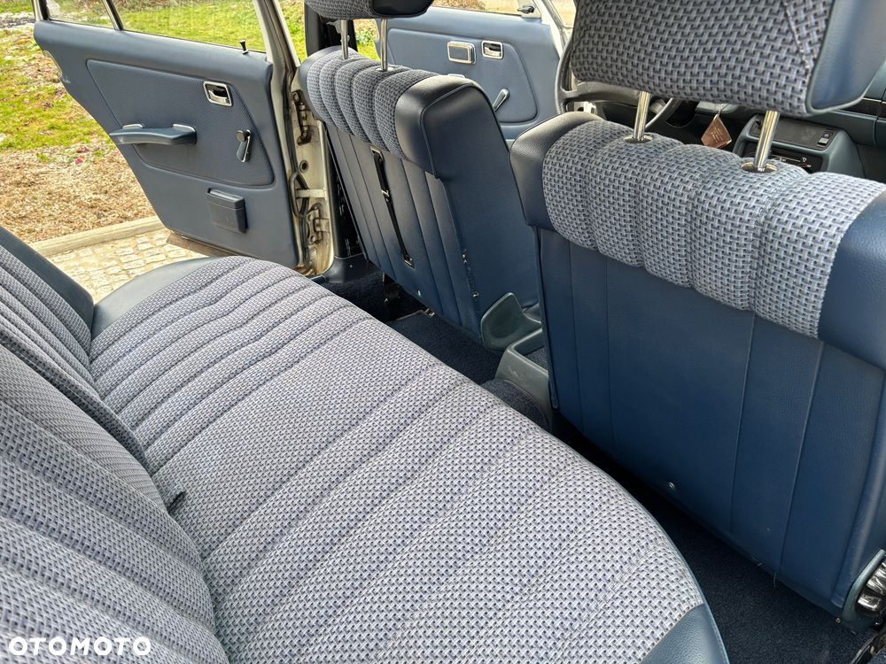 Mercedes-Benz W123 - 12