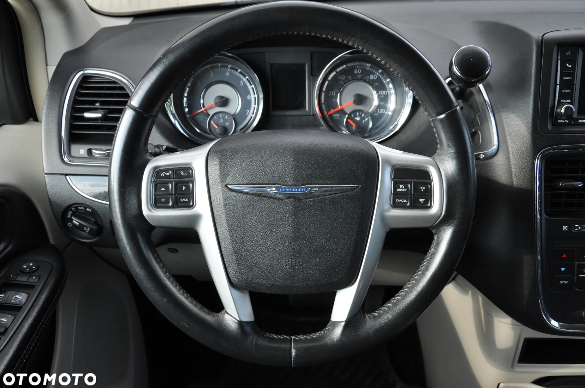Chrysler Town & Country 3.6 Touring - 14