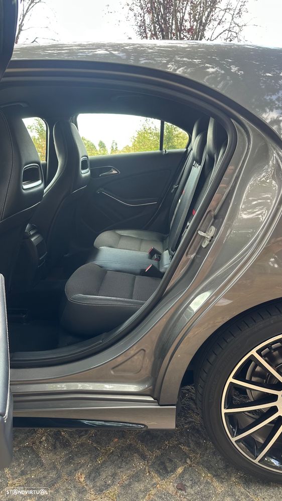 Mercedes-Benz A 180 d AMG Line - 13