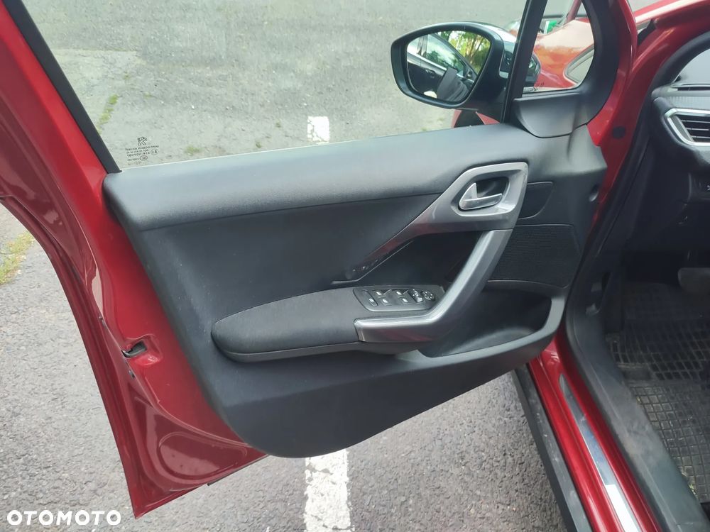 Peugeot 2008 1.2 Pure Tech Style S&S EAT6 - 12