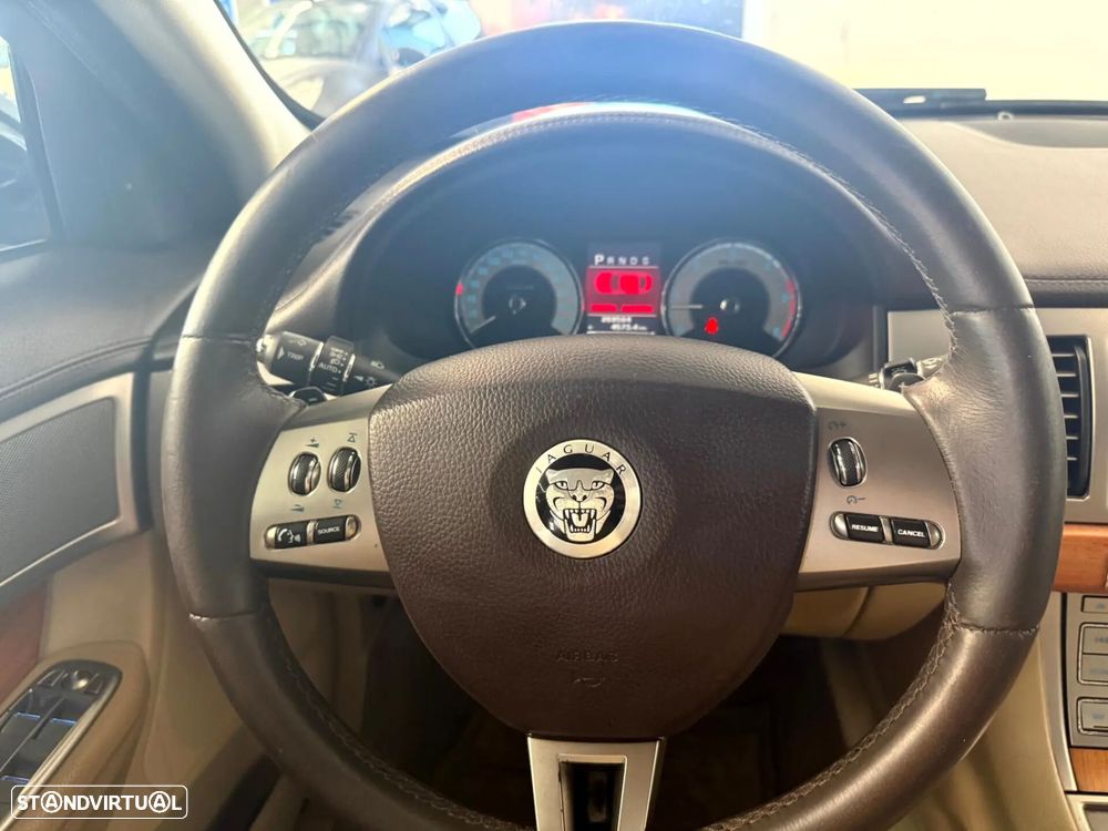 Jaguar XF 3.0 D V6 Premium Luxury - 23