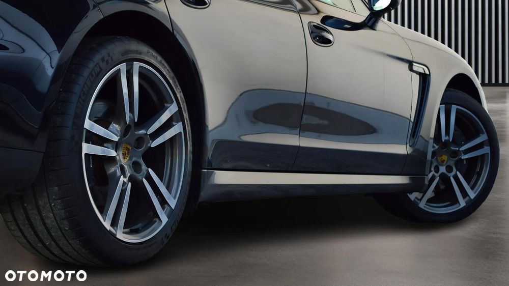 Porsche Panamera 4 - 11