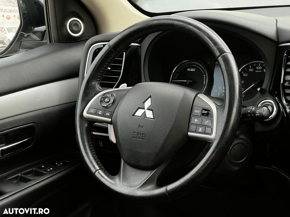Mitsubishi Outlander - 11