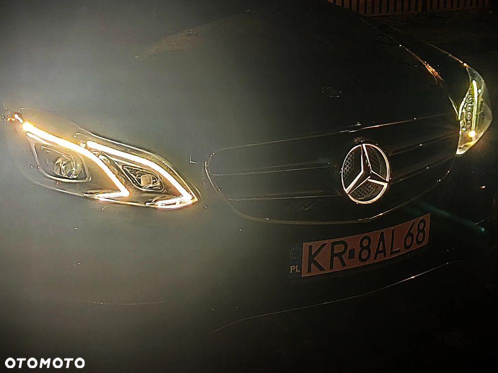 Mercedes-Benz Klasa E 250 Elegance - 35
