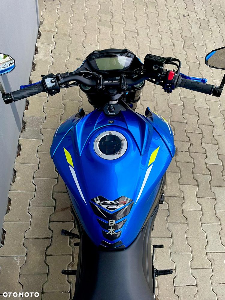Suzuki GSX - 17