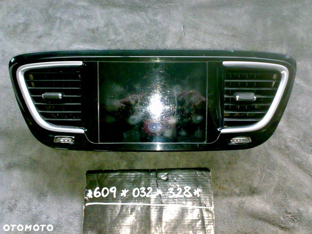 chrysler pacifica 2017 - radio wyświetlacz ramka ekran monitor - 1
