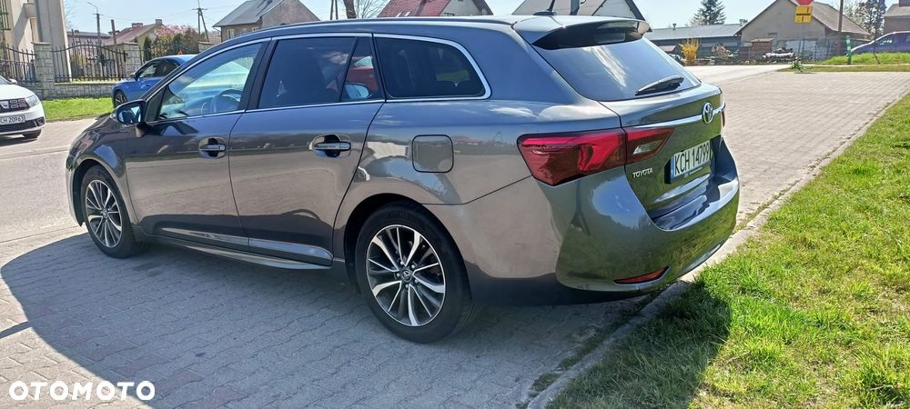 Toyota Avensis 2.0 D-4D Premium - 10