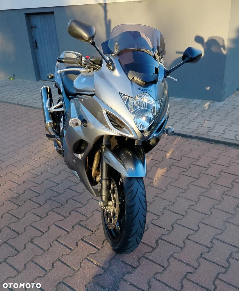 Suzuki GSX - 11