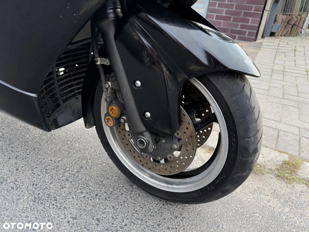 Yamaha Tmax - 25