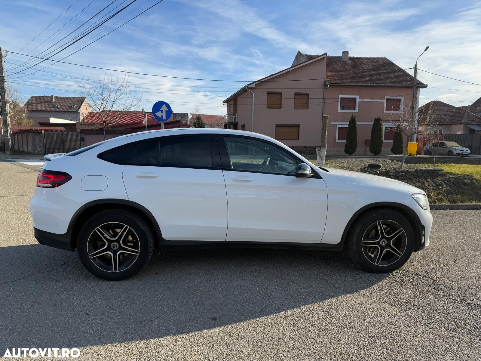 Mercedes-Benz GLC Coupe 300 d 4Matic 9G-TRONIC AMG Line - 4