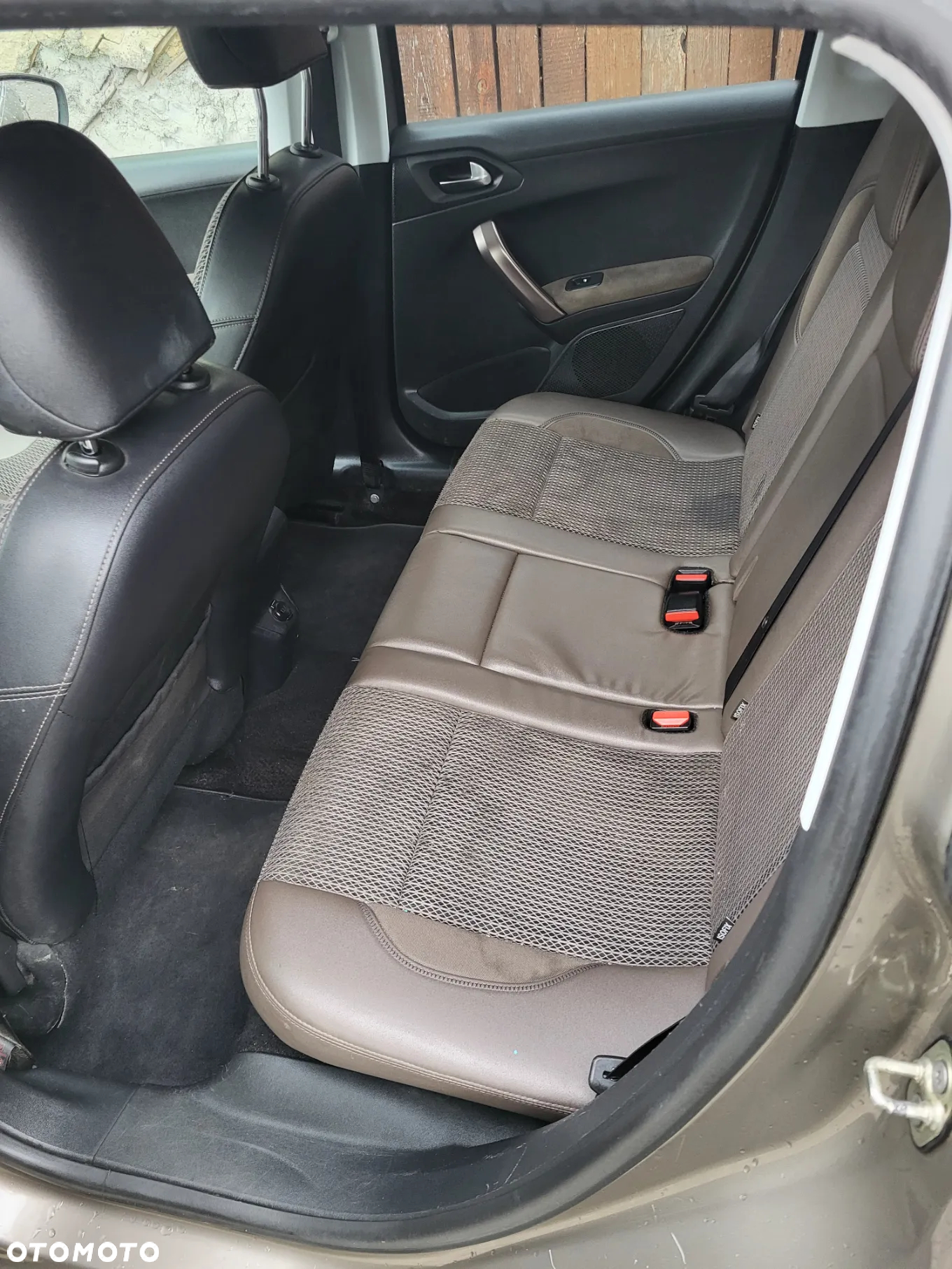 Peugeot 2008 e-HDi FAP 115 STOP & START Allure - 19