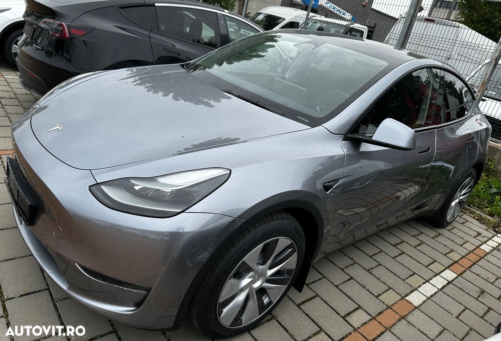 Tesla Model Y AWD Performance - 2