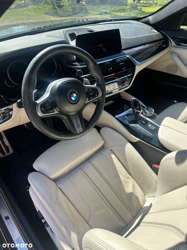 BMW Seria 5 520d M Sport - 9