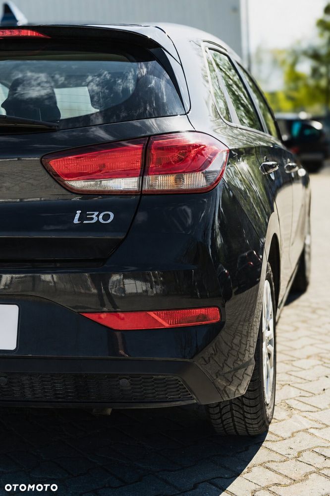 Hyundai i30 1.5 DPI Classic + - 26