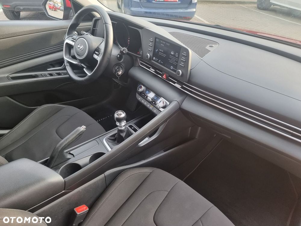 Hyundai Elantra 1.6 Smart - 17