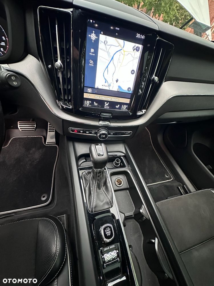 Volvo XC 60 D5 SCR AWD R-Design - 23