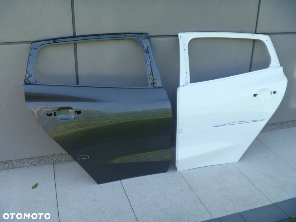 FORD FOCUS MK4 KOMBI POKRYWA KLAPA BAGAŻNIKA - 17
