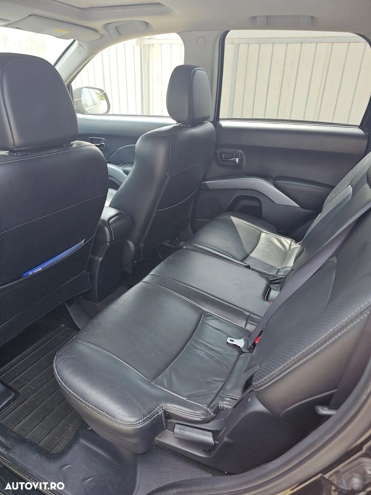 Mitsubishi Outlander - 8