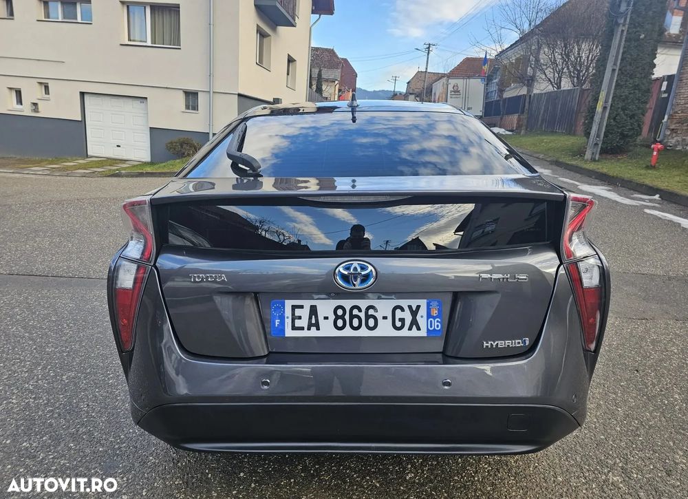 Toyota Prius Hybrid Executive - 12