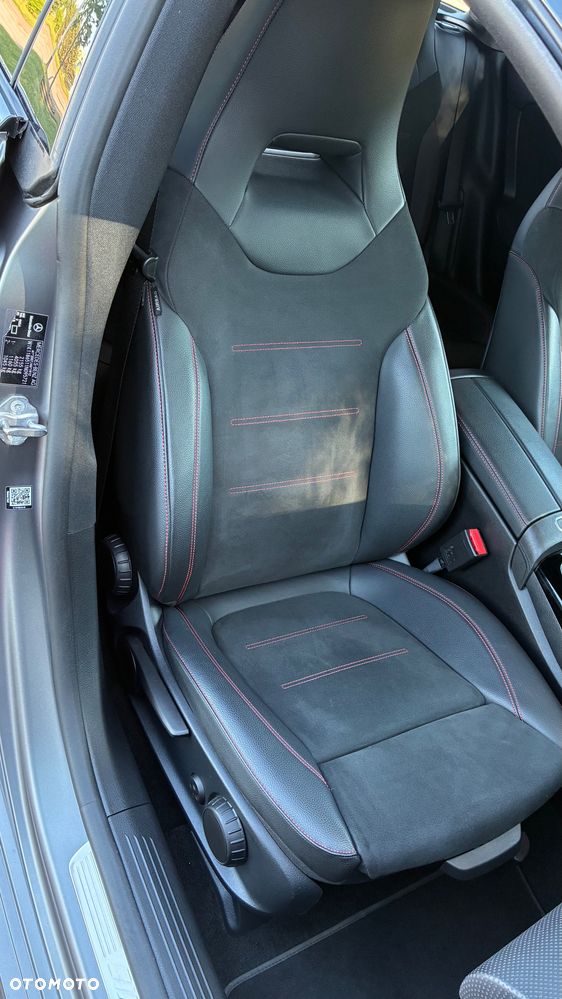 Mercedes-Benz CLA AMG 35 4Matic B AMG Speedshift 7G-DCT - 23