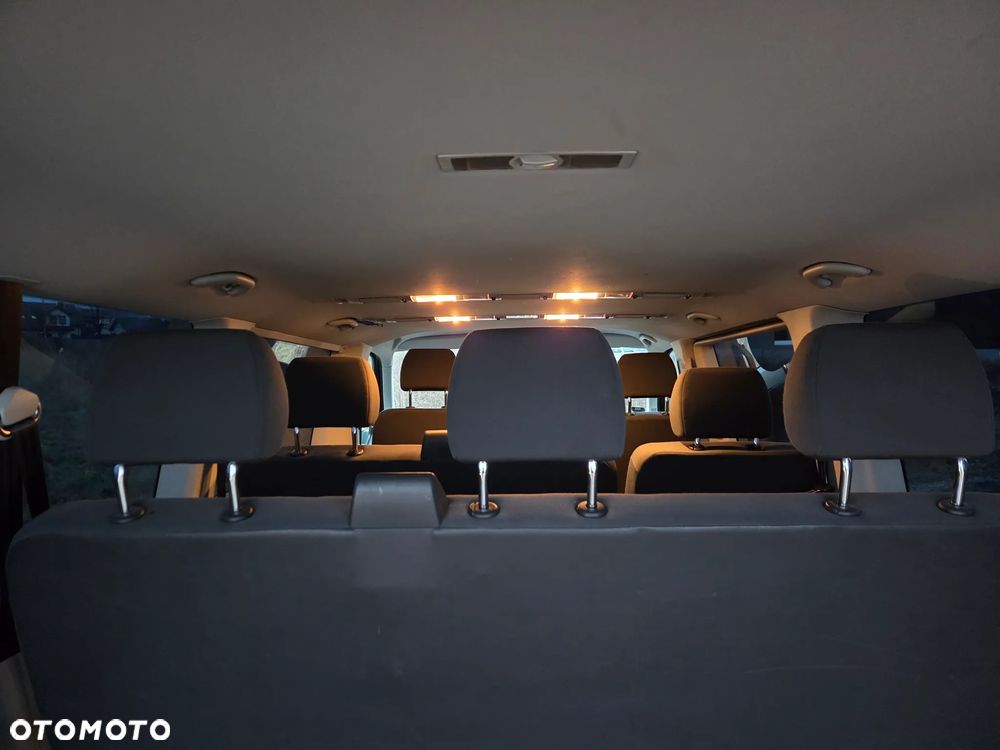 Volkswagen Caravelle - 10