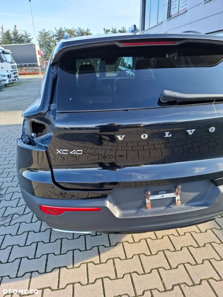 Volvo XC40 zderzak tyl kod lakieru 019 - 1