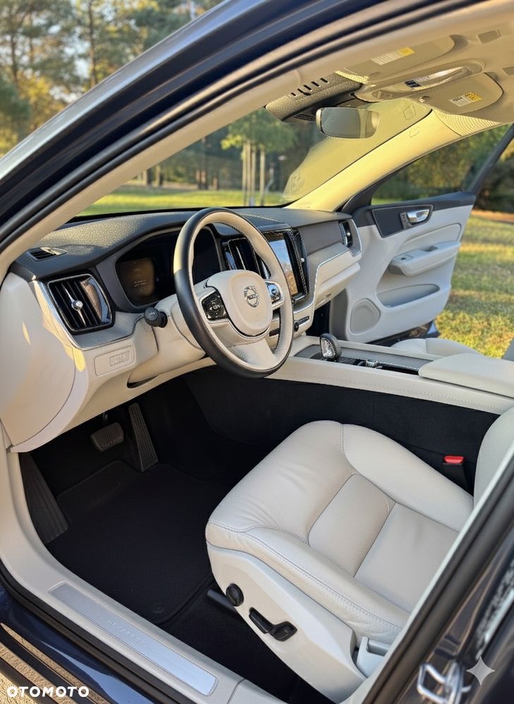 Volvo XC 60 T8 Plug-In Hybrid AWD Plus Dark - 7