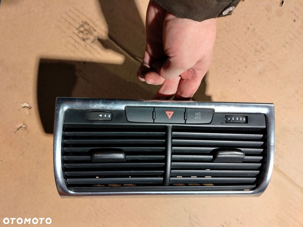 Kratki nawiewu Audi Q7 - 2