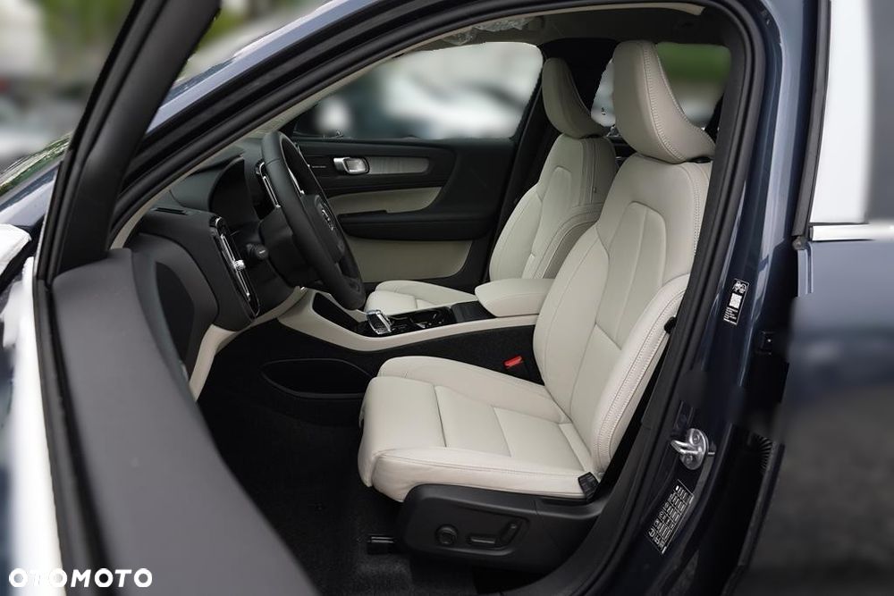 Volvo XC 40 B3 Plus Dark - 12