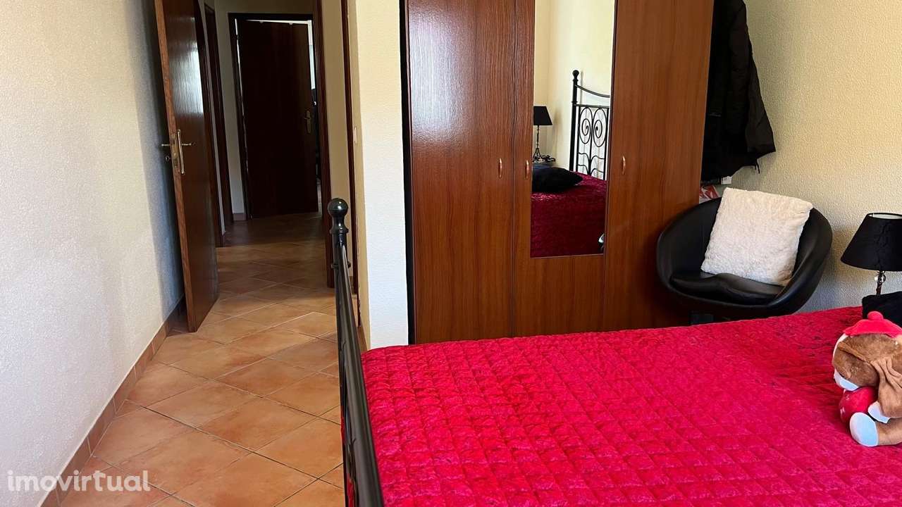 Andar de Moradia T3 com jardim na Quinta do Conde - Grande imagem: 4/16