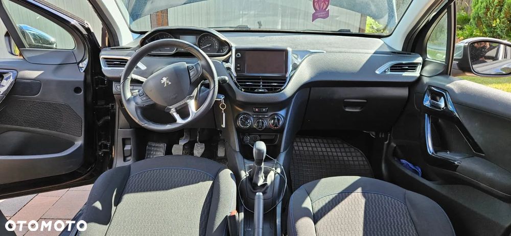 Peugeot 208 - 11